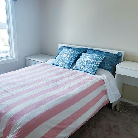 Best Garden House&3 Mins Bus Station Close C-Train&Free Parking Калґарі Номер фото